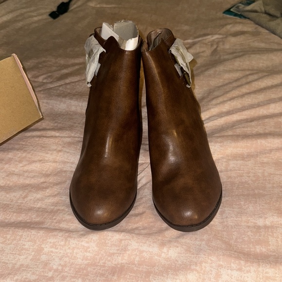 Brown ankle booties - Picture 3 of 6